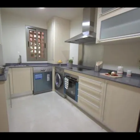 Apartment 2 Bed Marbella 600m To Estepona
