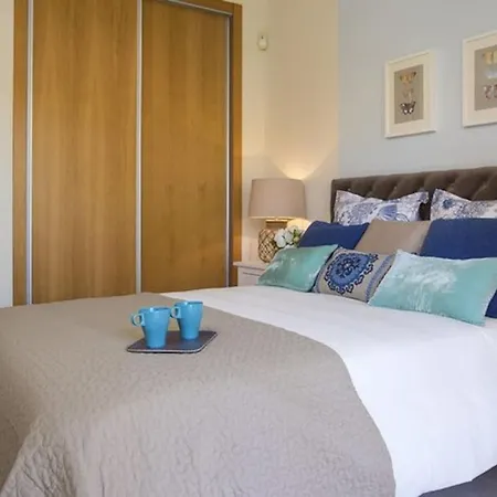 Apartment 2 Bed Marbella 600m To *