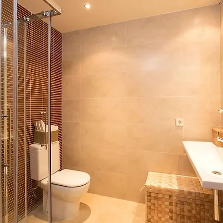 2 Bed Marbella 600m To Apartment *